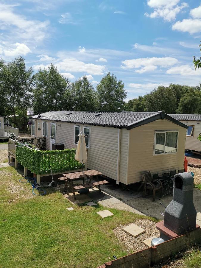 3 Bedroom Caravan With Hot Tub Tattershall Lakes Екстериор снимка