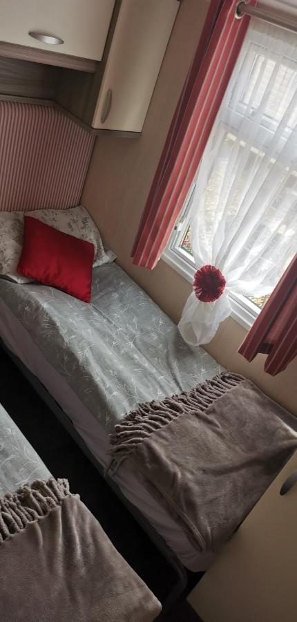 3 Bedroom Caravan With Hot Tub Tattershall Lakes Екстериор снимка