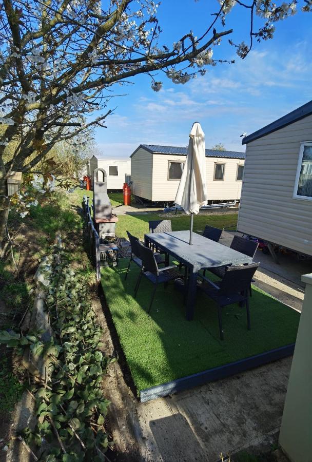 3 Bedroom Caravan With Hot Tub Tattershall Lakes Екстериор снимка