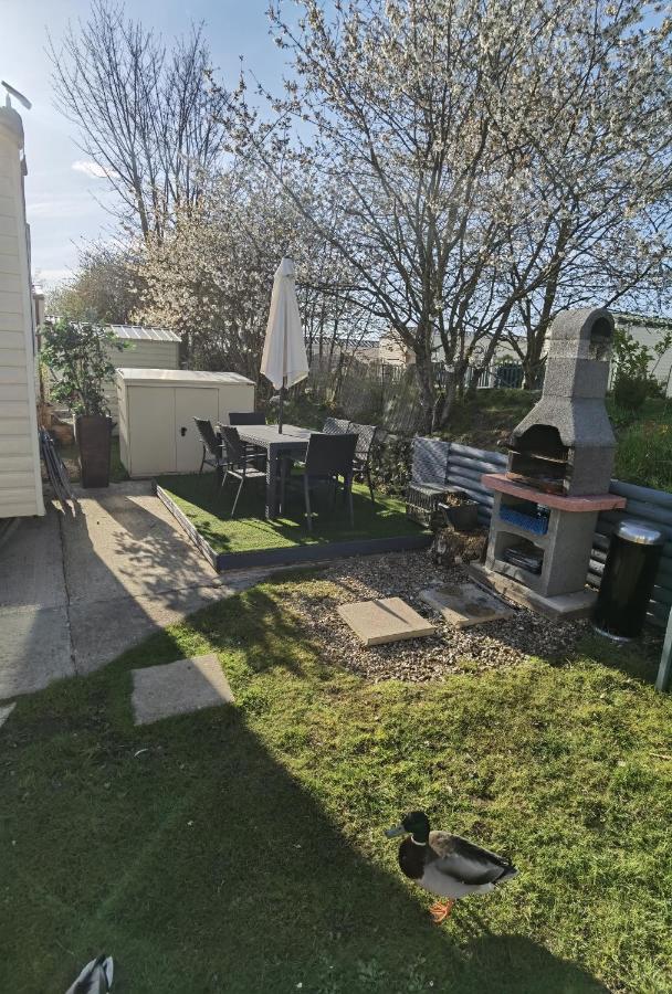 3 Bedroom Caravan With Hot Tub Tattershall Lakes Екстериор снимка