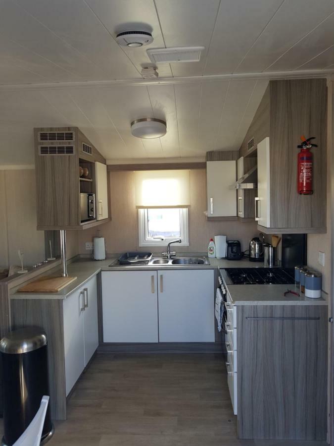 3 Bedroom Caravan With Hot Tub Tattershall Lakes Екстериор снимка