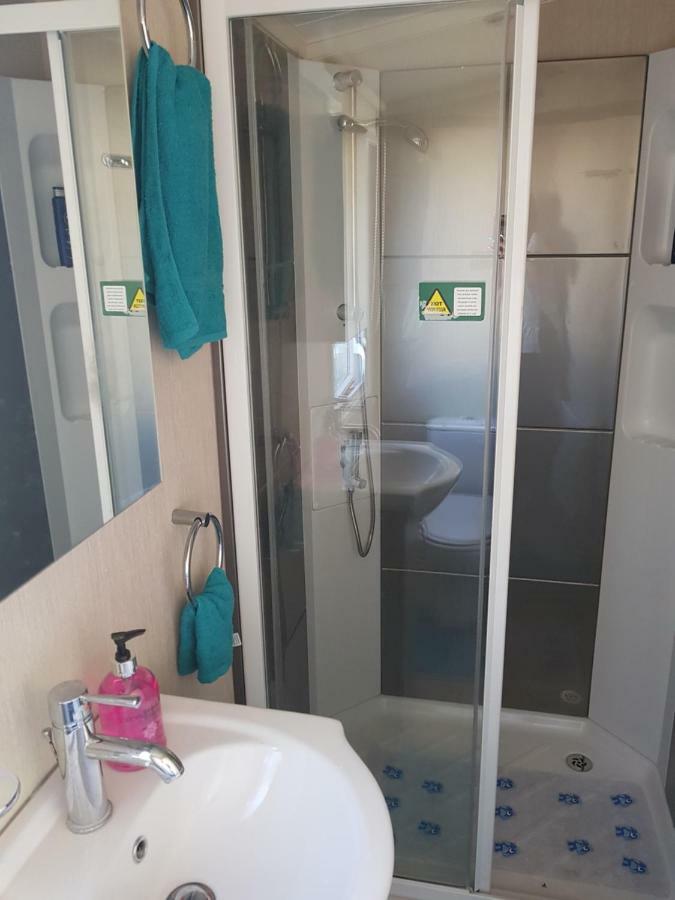 3 Bedroom Caravan With Hot Tub Tattershall Lakes Екстериор снимка