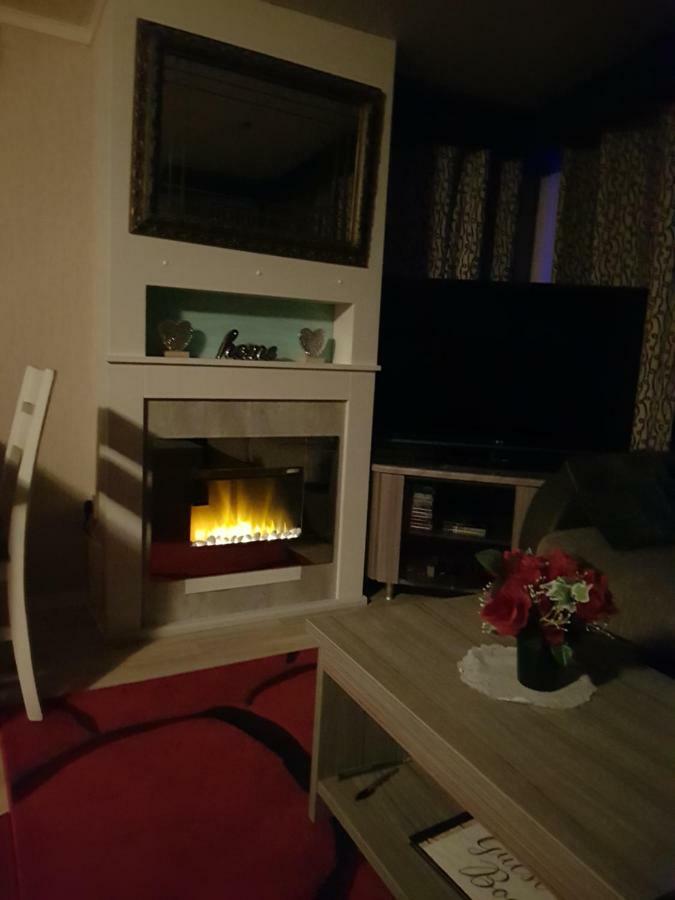 3 Bedroom Caravan With Hot Tub Tattershall Lakes Екстериор снимка