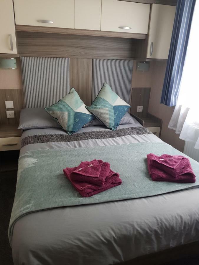 3 Bedroom Caravan With Hot Tub Tattershall Lakes Екстериор снимка