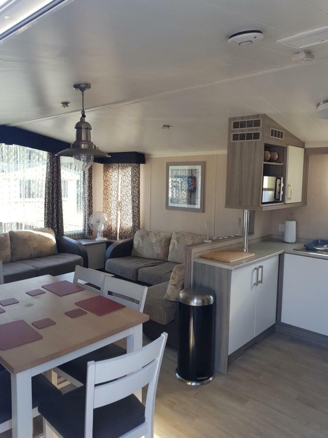 3 Bedroom Caravan With Hot Tub Tattershall Lakes Екстериор снимка