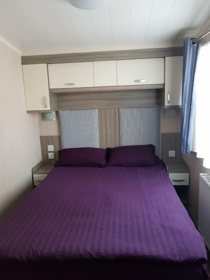 3 Bedroom Caravan With Hot Tub Tattershall Lakes Екстериор снимка